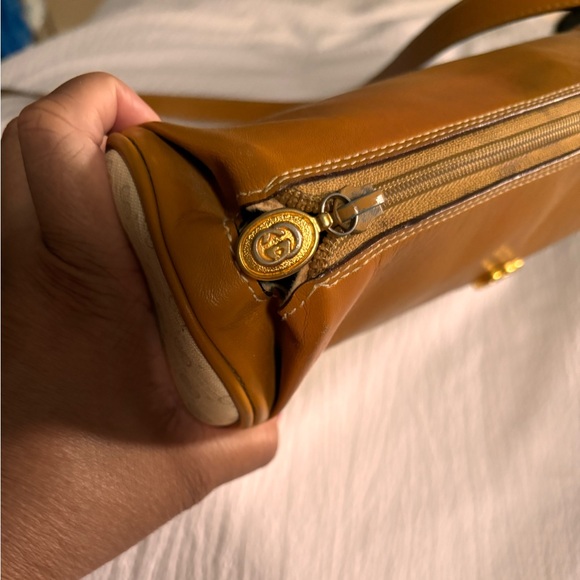 Authentic Gucci bag in GREAT condition ⭐️ - Picture 3 of 10